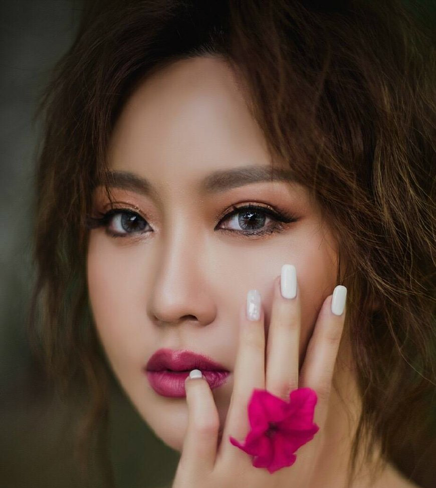 潘长江女儿潘阳马来西亚热带雨林拍摄写真漂亮又不失艺术之美