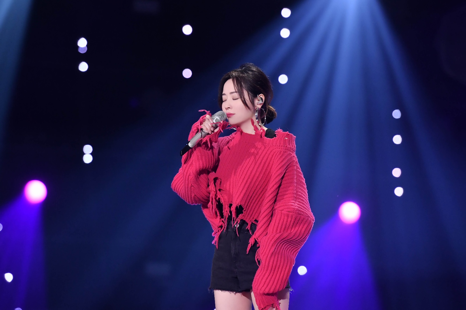 张靓颖回归《梦想的声音》惊艳演绎海豚音版《白月光》