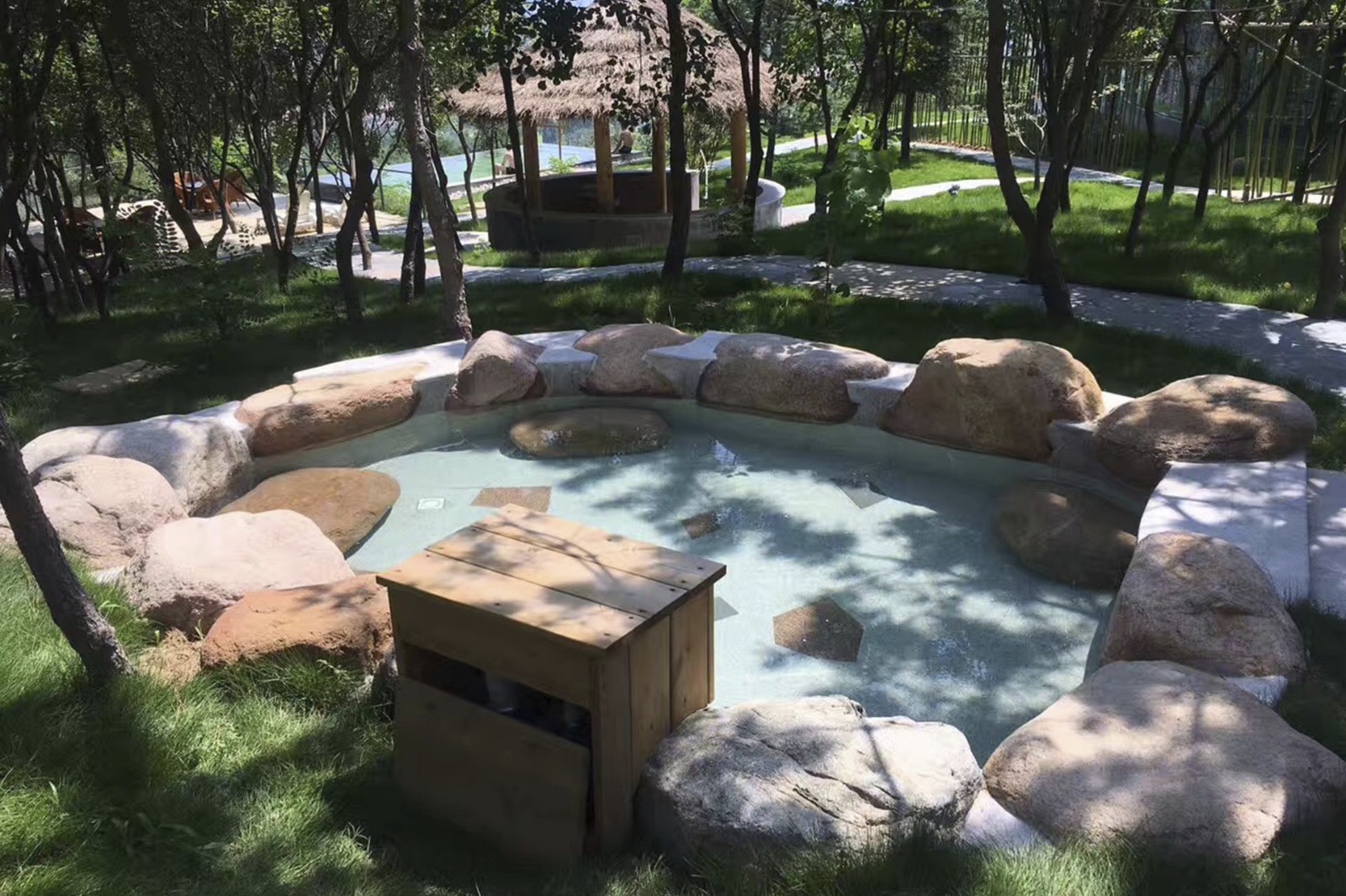 峪尚温泉的室外温泉池