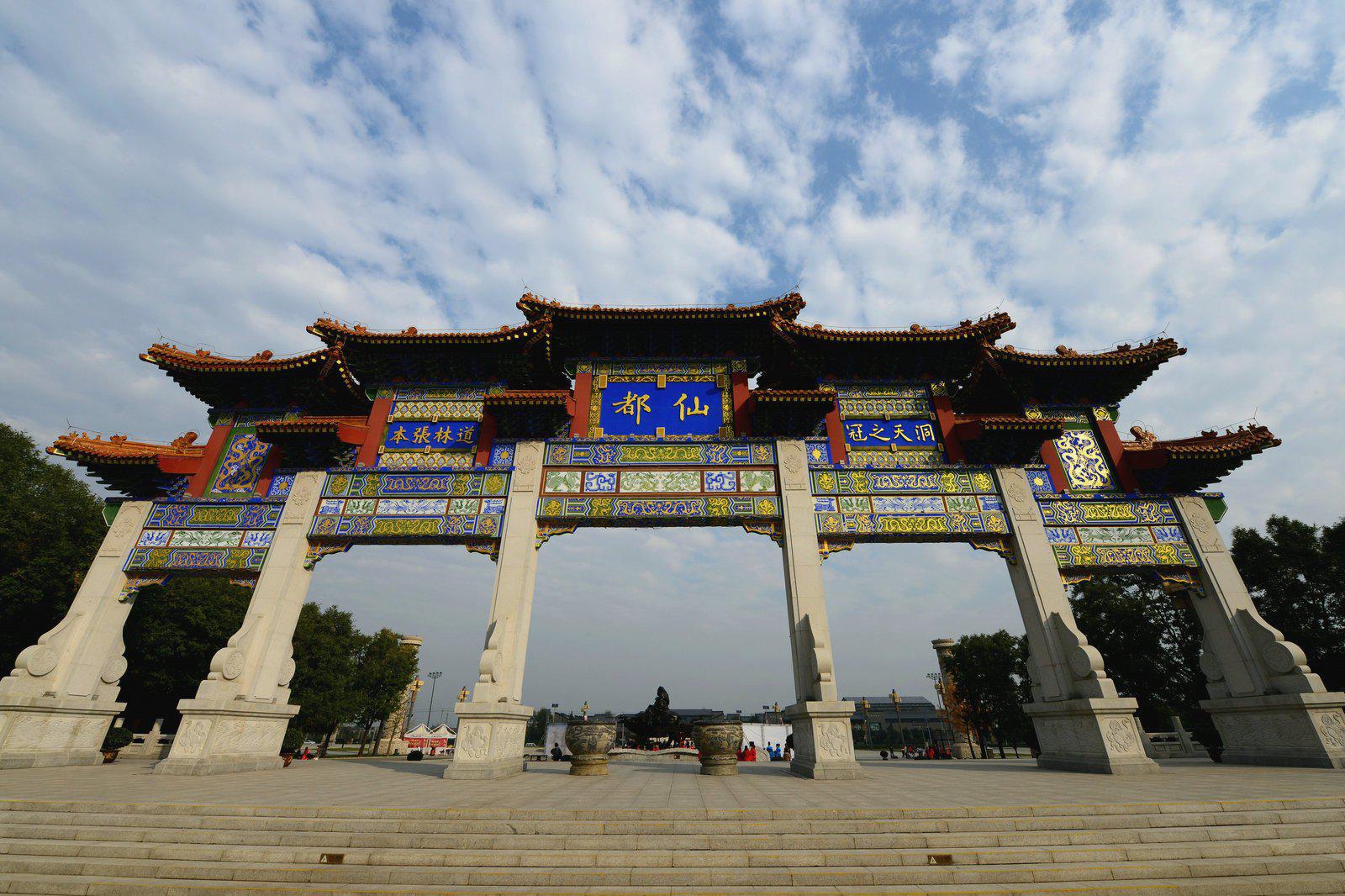 古老楼观台有棵"树坚强",2500多岁依然灿若华盖