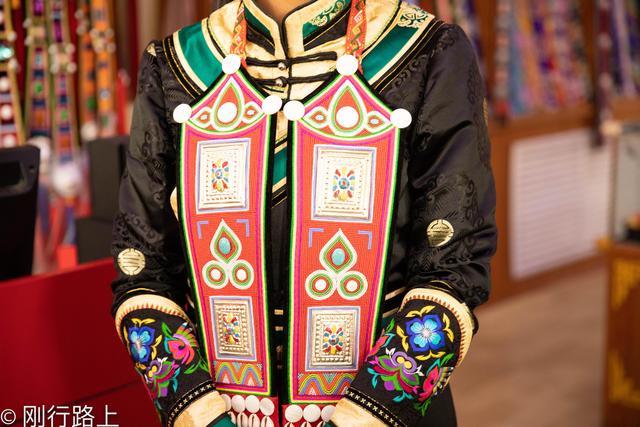 从普通手艺人到裕固族服饰传承人,一个裕固族女子到创业史|裕固族|服