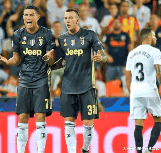 c罗下场后更衣室等2小时, 为了给队友道歉