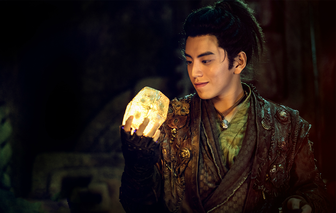 张天爱一袭红衣喝酒,美过东方不败,王大陆古装扮相帅出新高度