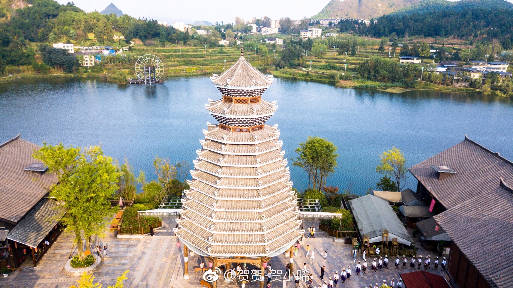 丹寨万达小镇内有许多非物质遗产的民俗小院