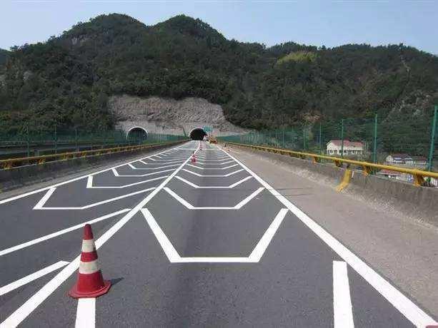 罚款200扣6分,7月起高速又要出现三种标线