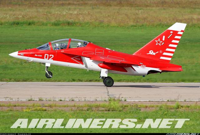 答案很简单,雅克130,设计很优秀,堪称四代教练机的巅峰之作,就是太贵