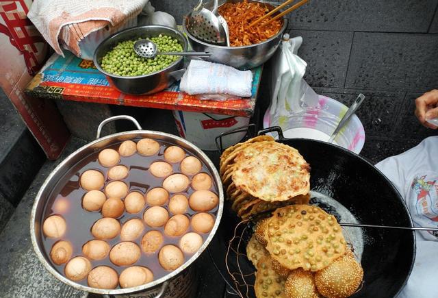 怀念达州街边的风味小吃:豌豆萝卜丝油炸糕