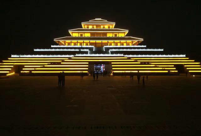 朝歌夜宴的魅力是什么?为何排队吃饭的人越来越多?答案在这里!