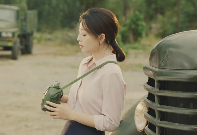 殷桃国庆献礼剧你迟到的许多年眼神有戏风情万种还是很美