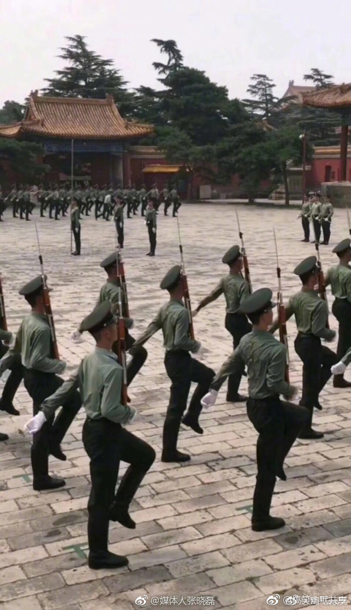 夏练三伏,地表38度高温的北京,向故宫里的仪仗队战士们致敬!|仪仗队|故宫|地表_新浪新闻