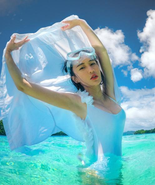 女星出水照:母其弥雅性感,baby漂亮,迪丽热巴看起来很迷人