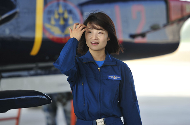 八一飞行表演队在飞行训练中发生一等事故,余旭在战斗机上跳伞失败