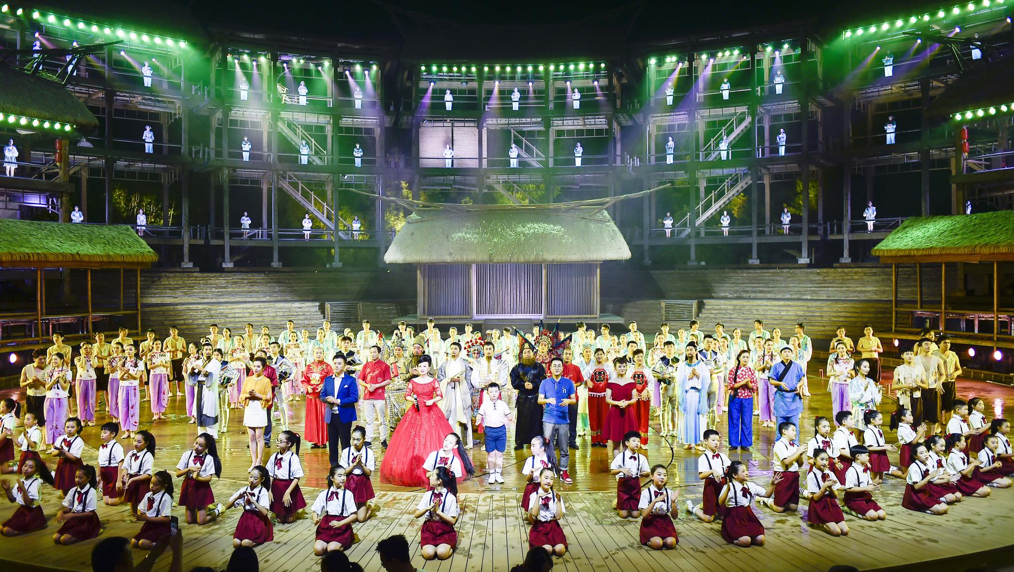 第九届襄阳诸葛亮的文化旅游节开幕式演出在草庐剧场隆重上演