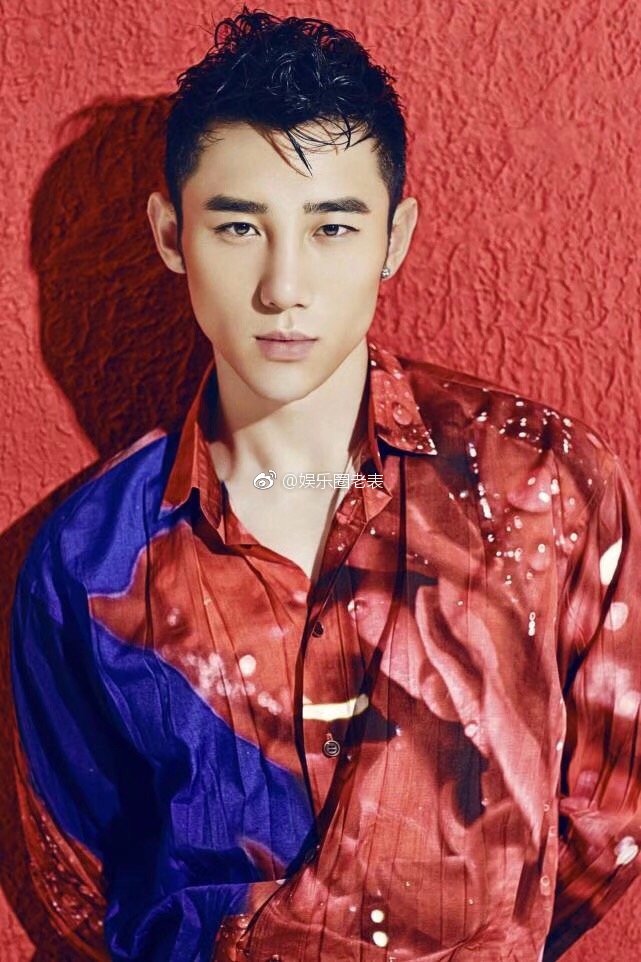 他们是相差2岁姐弟恋,老婆搭档胡歌走红,而他搭档赵丽颖也没红!