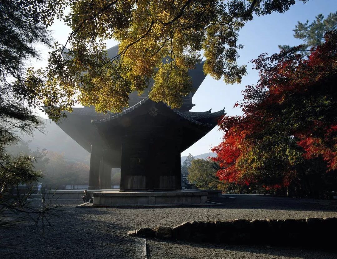 日本南禅院秋庭落叶日晖晖日本禅宗上院飞鸟时代