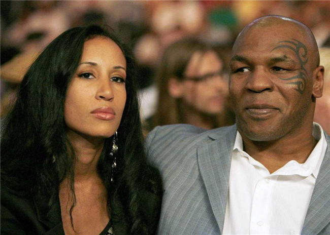 和野兽一样的拳王泰森结婚是什么感受他的前妻直言太疼无法忍受