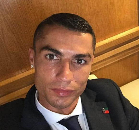 史上最丑c罗! 总裁世界杯前晒照 这张素颜照感觉怪怪的