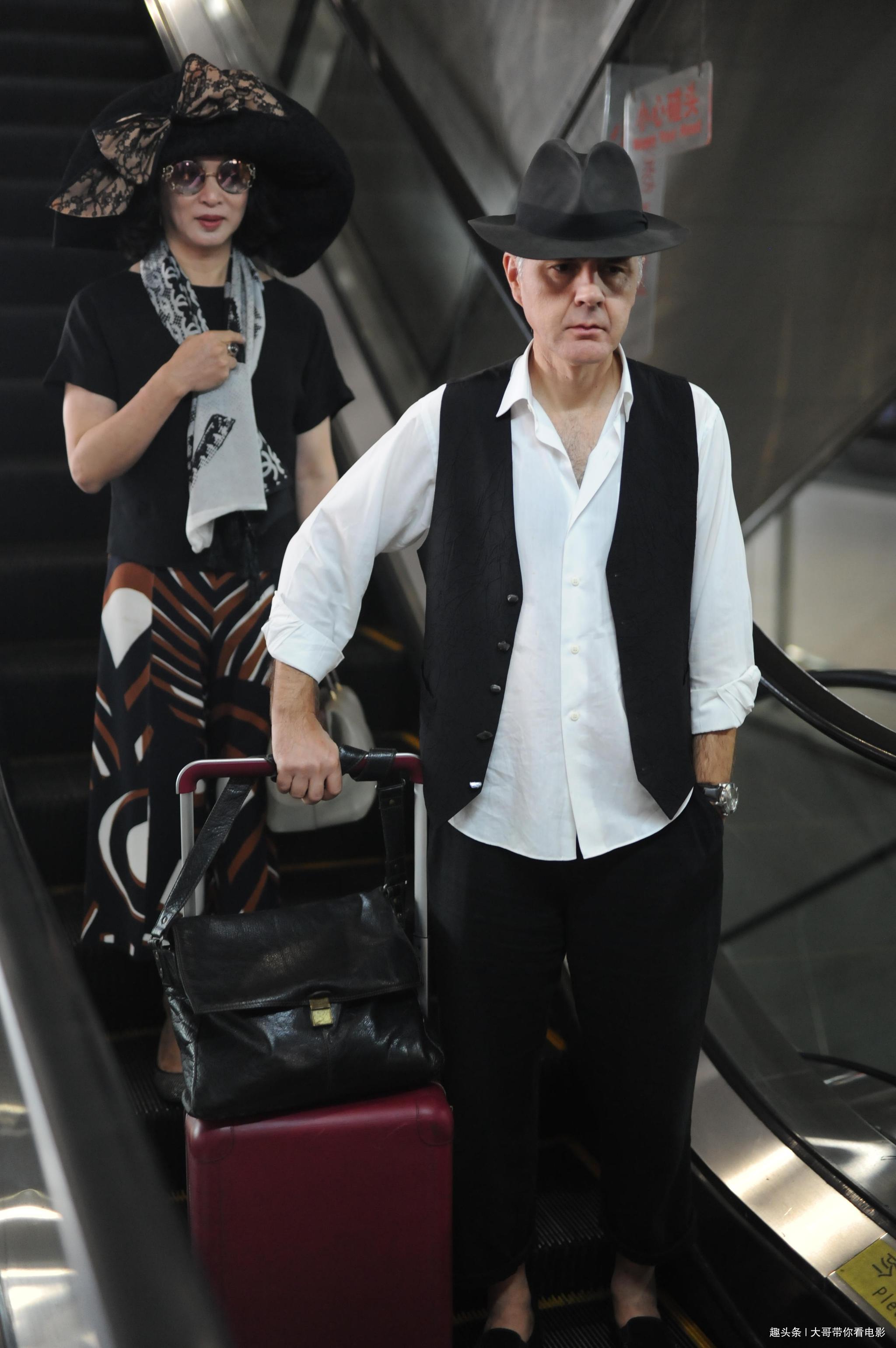 金星携老公复婚后首现身汉斯高大威猛绅士范十足