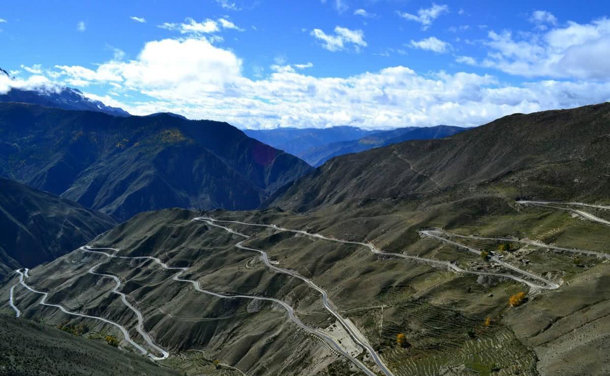 妹子自驾川藏线旅行最"尴尬"的事情,有经验的都会带上一把伞!