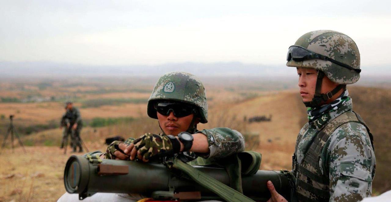 解放军步兵不再依赖机枪:云爆弹直接装备步兵班,200米片甲不留|步兵|火箭筒|云爆弹_新浪新闻