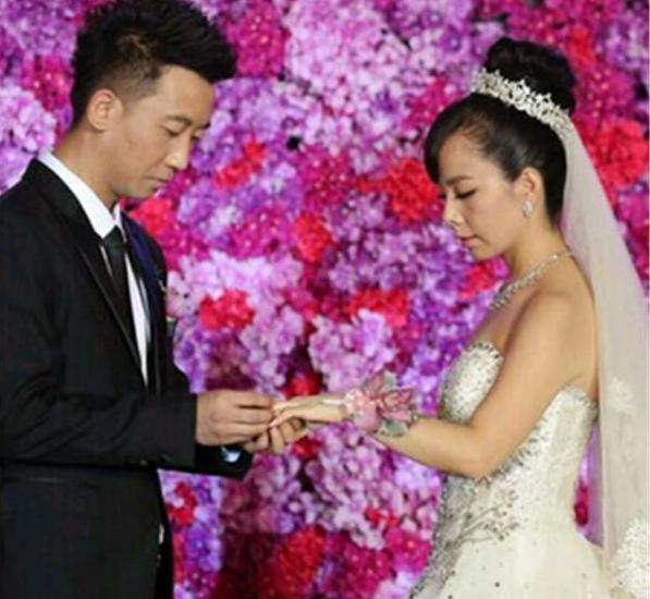 李飞是王二妮的经纪人,为了王二妮默默奉献好多年.