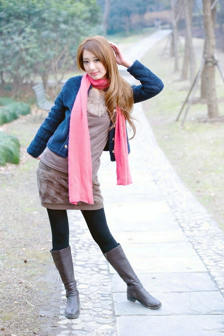 天气转凉一个围着红色围巾的可爱北方姑娘|人像|摄影|女子_新浪新闻