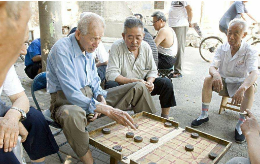 农村老人与城市老人的晚年生活对比,两者真可是一个天,一个地|老人