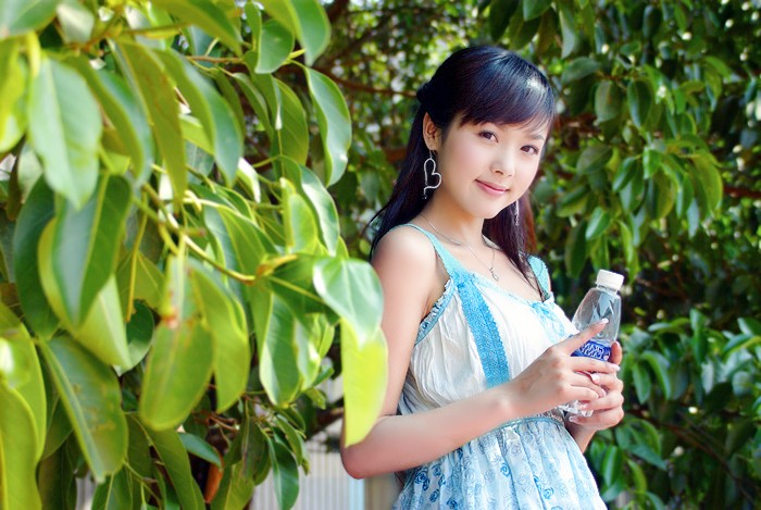 镜头下那笑得多么开心的青涩可爱小妹