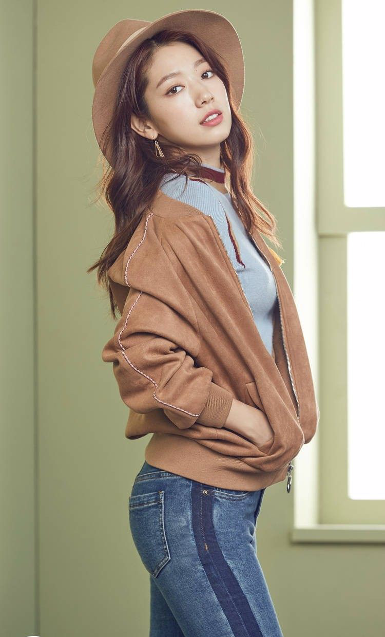 朴信惠最新秋季时尚居家写真