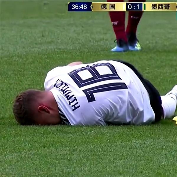 世界杯最大冷门!亚洲第一黑哨又出狠招,黑完国