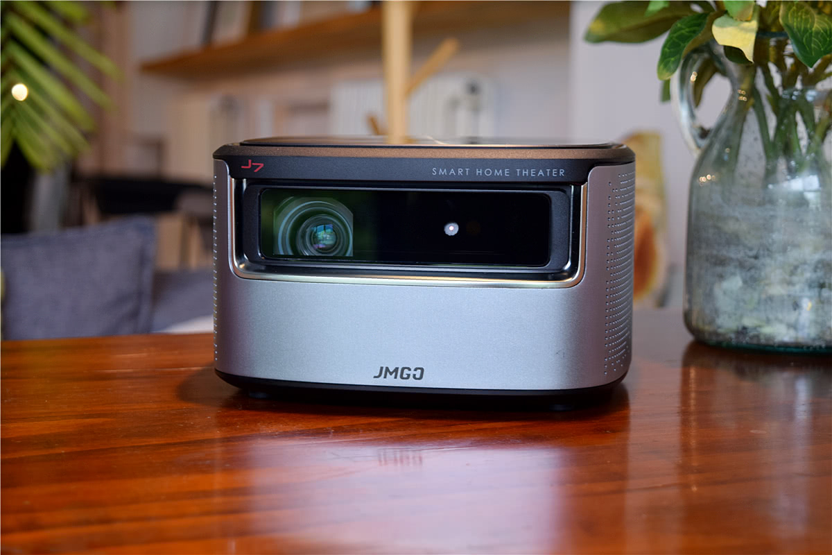 3200流明光源亮度的坚果j7,白天真的能看吗?