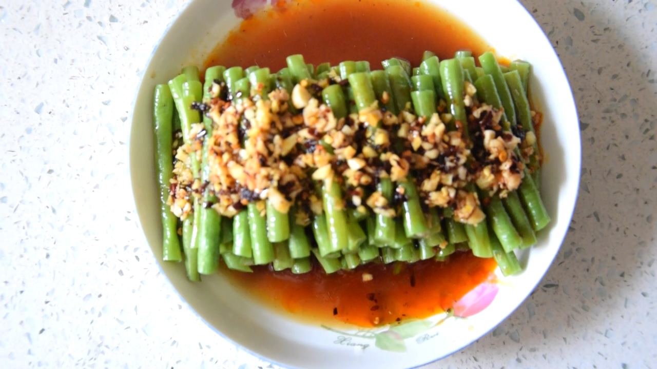 凉拌豇豆做法简单调味料是关键手把手教你做脆嫩又开胃