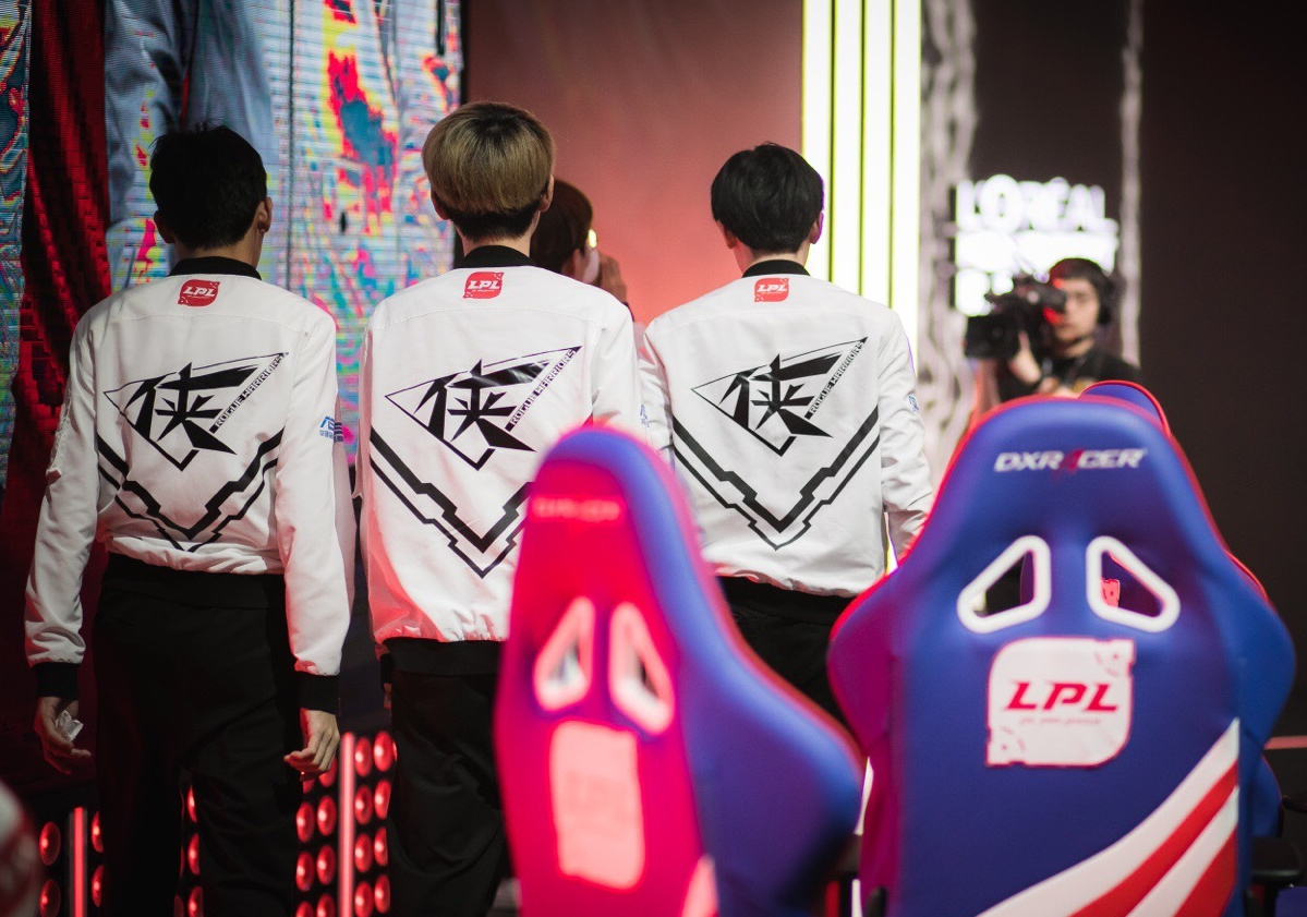 rw战队深夜晒"便秘"定妆照?网友:只有马哥从不让人失望!