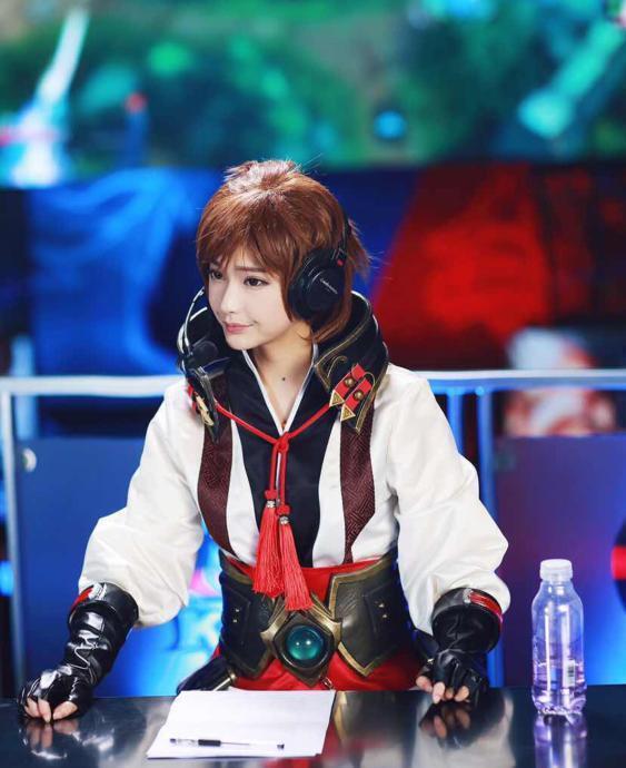 王者荣耀cos李白多彩多艺高颜值解说们