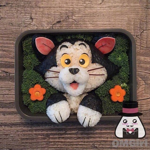 把便当做成卡通人物的样子,宝宝一定会爱上吃饭.