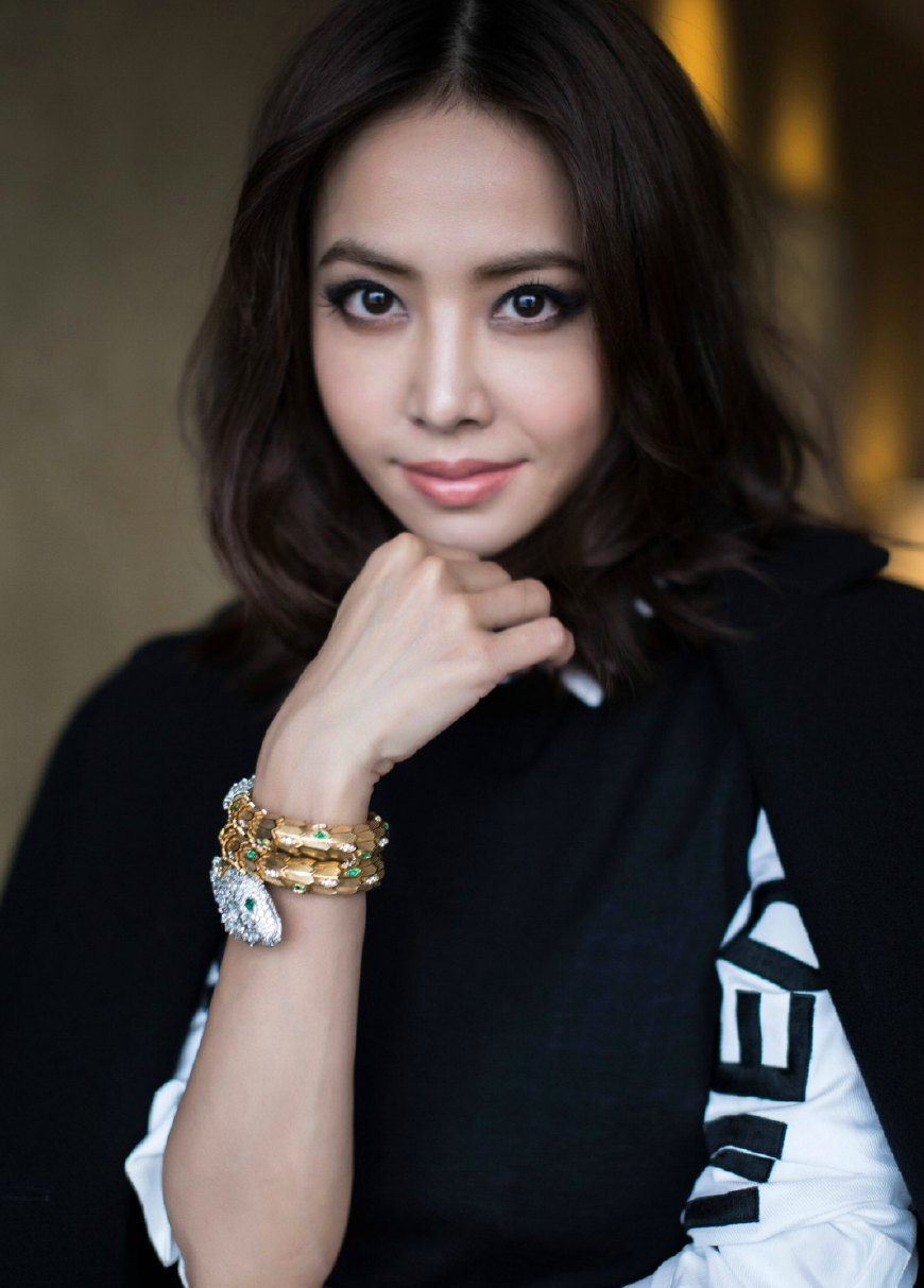 小小的个子长长的腿,蔡依林这一身才是让人忍不住多看几眼的_新浪看点