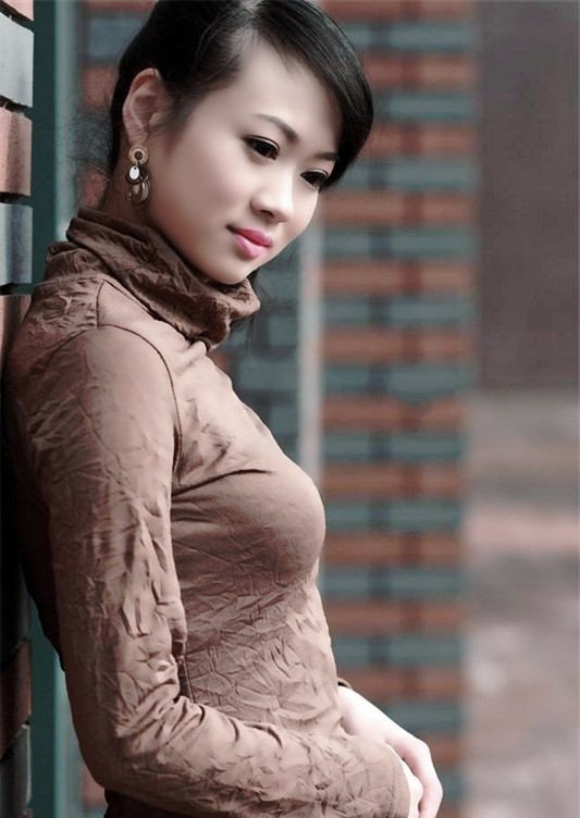 那清新美丽的现代时尚开心女人