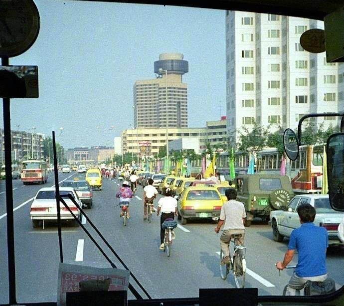 回忆看看这些90年代初的老照片你能看出是哪座城市么
