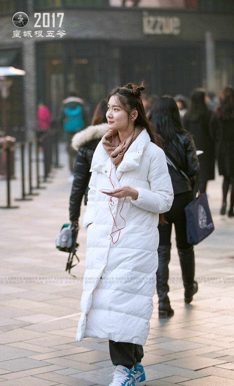 北京三里屯街拍,美女们冬季穿衣百变与众不同的潮流