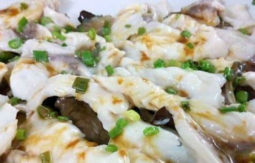 自己做的清蒸鱼片鲜香爽滑比饭店的好吃喜欢你也试试吧