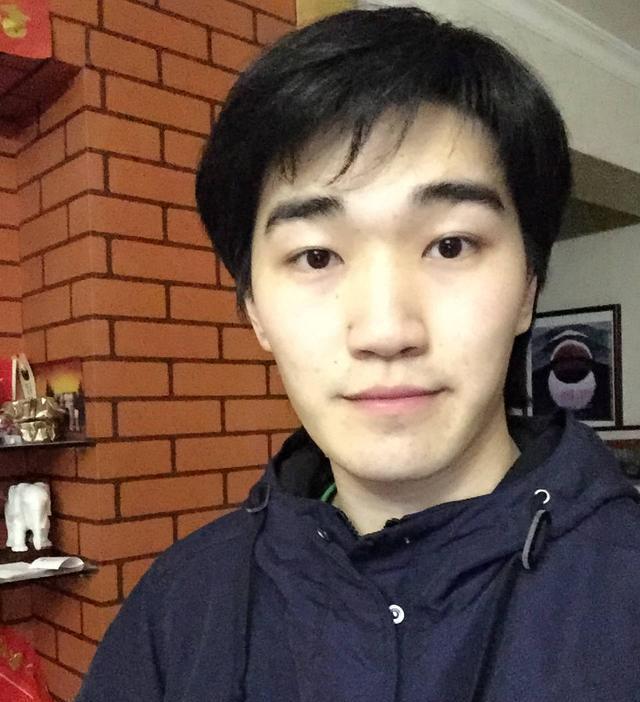 而今天的主角,就是励志成为星爷周星驰的焦闪州.