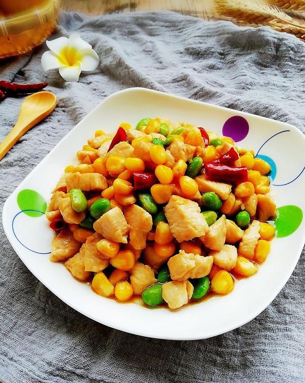 玉米炒鸡丁好看又下饭的美味
