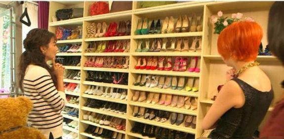 明星衣帽间PK:张雨绮的鞋墙,赵丽颖的包包柜!