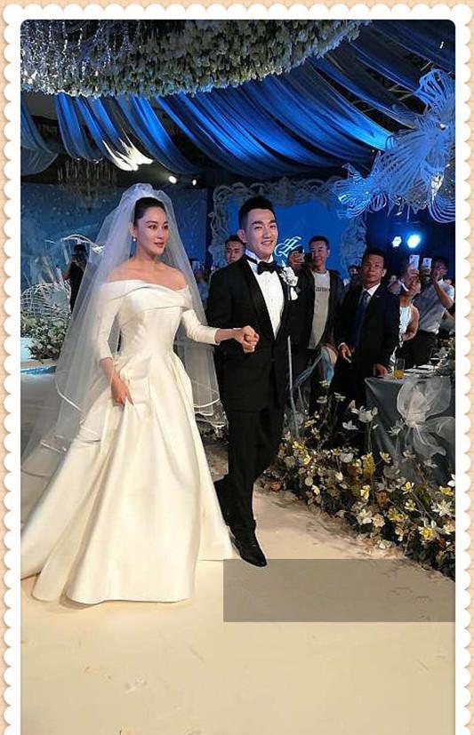 张馨予她的婚礼现场虽然很简单,但是却充斥着爱的氛围