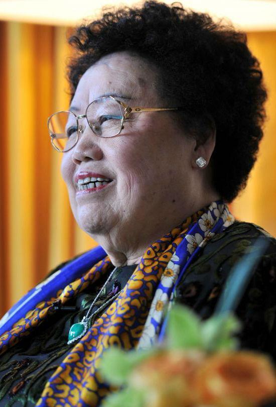 女首富怎么教育孩子?3岁孙子掉饭粒,陈丽华的做法改变了他