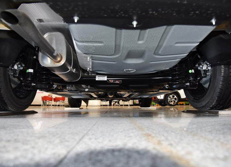 被埋没一款合的资车,底盘调校不输宝马,低配自动挡只卖8万块!