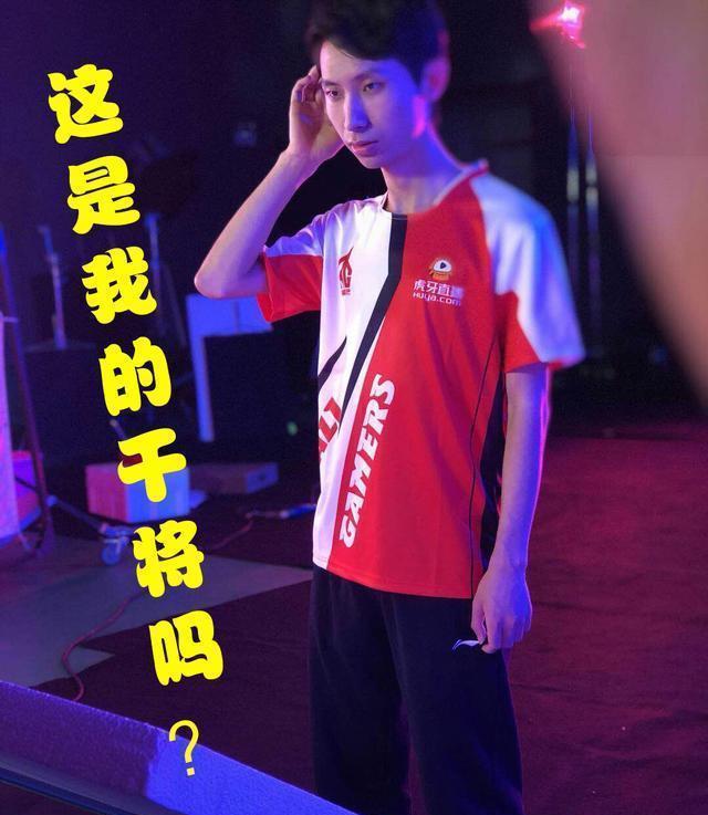 ag超玩会梦泪开始转型了!如此犀利的操作,网友:把手机还给莲