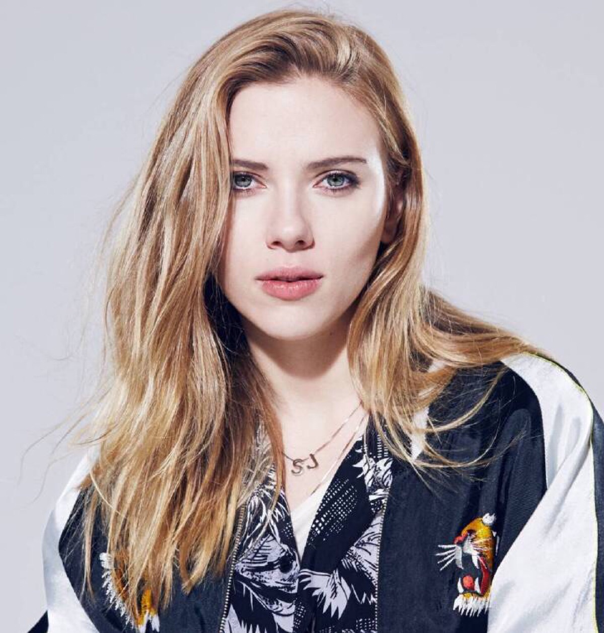 今天是"黑寡妇"斯嘉丽·约翰逊(scarlett johansson)的生日让我们