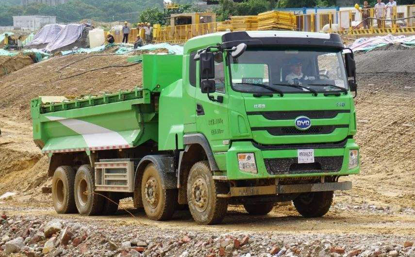 全球首批500台纯电渣土车试运营污染降低了但网友开始担心了