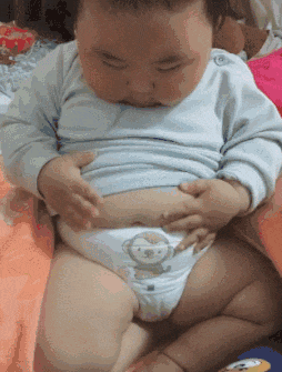 搞笑gif: 那一年穷小伙的老家获得了拆迁的资格!